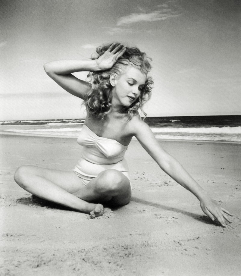 Marilyn Monroe Beach shots 1949 Posted in Fashion Inspiration by 